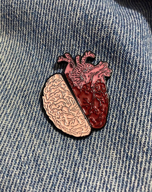 Pin Metálico Corazón/cerebro